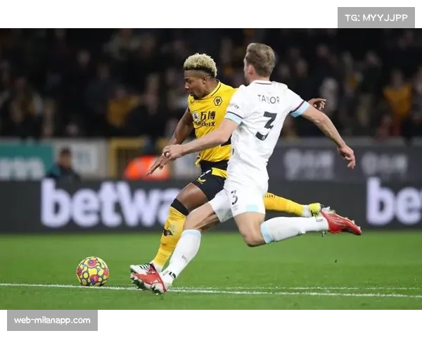 孔布瓦雷接手巴黎FC首训强调防守纪律，三中卫体系应对保级压力